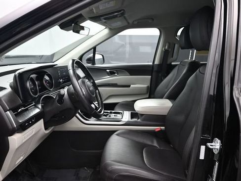 Used 2022 Kia Carnival LX FWD image 7