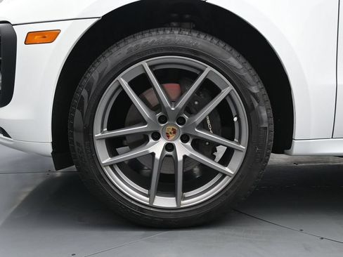 Certified 2025 Porsche Macan AWD/4WD image 7