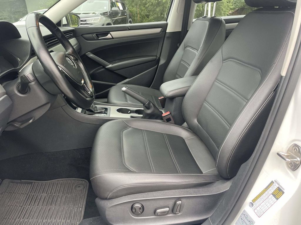 Used 2020 Volkswagen Passat 2.0T SE w/ Sunroof Package FWD image 18