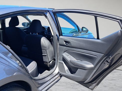 Used 2025 Nissan Altima 2.5 SV FWD image 13