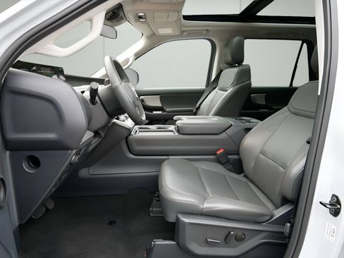 Used 2025 Ford Expedition Active AWD/4WD image 10