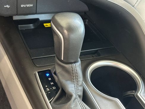Used 2024 Toyota Camry XLE AWD/4WD image 26