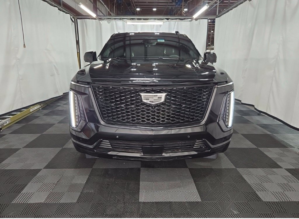 Used 2025 Cadillac Escalade Sport Platinum w/ LPO, ONYX Package AWD/4WD image 2