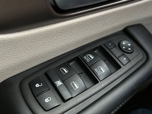Used 2023 Chrysler Voyager LX FWD image 33