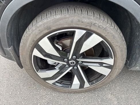 Used 2023 Volvo XC40 B5 Plus w/ Climate Package AWD/4WD image 9