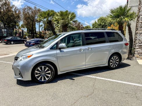 Used 2019 Toyota Sienna XLE w/ XLE Navigation Package AWD/4WD image 6
