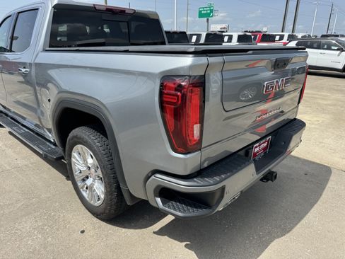 Used 2025 GMC Sierra 1500 Denali w/ Technology Package AWD/4WD image 8