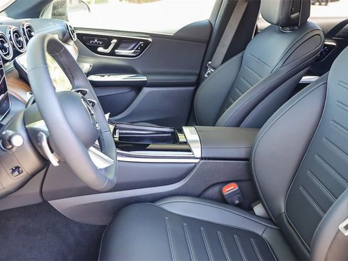 Used 2024 Mercedes-Benz GLC 300 4MATIC image 17