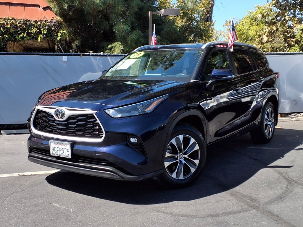 Certified 2023 Toyota Highlander XLE AWD/4WD image 39