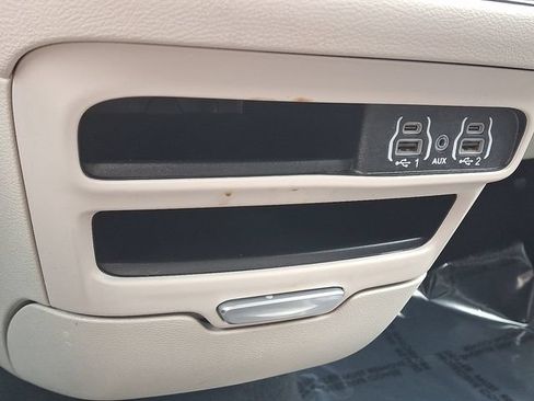 Used 2024 Chrysler Pacifica Touring-L FWD image 15