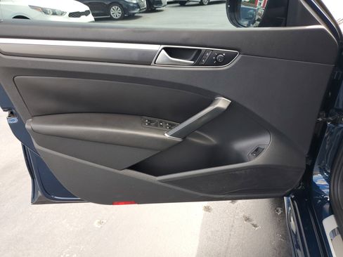 Used 2018 Volkswagen Passat 2.0T R-Line image 13