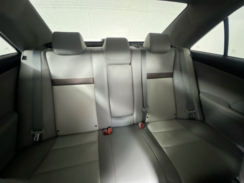Used 2012 Toyota Camry XLE FWD image 32