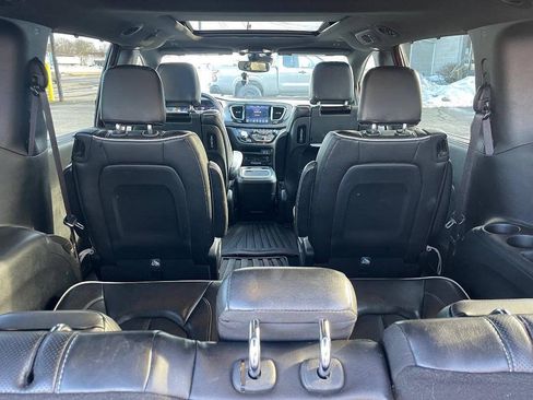Used 2019 Chrysler Pacifica Limited w/ Advanced Safetytec Group FWD image 31