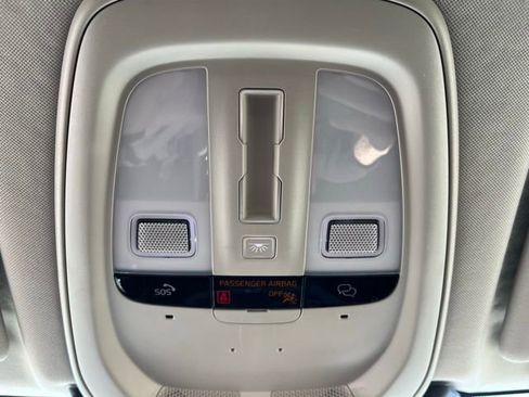 Used 2025 Volvo XC60 B5 Plus image 25