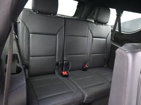 Used 2022 Chevrolet Suburban LT AWD/4WD image 18