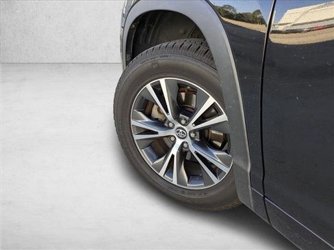Used 2016 Toyota Highlander XLE image 5