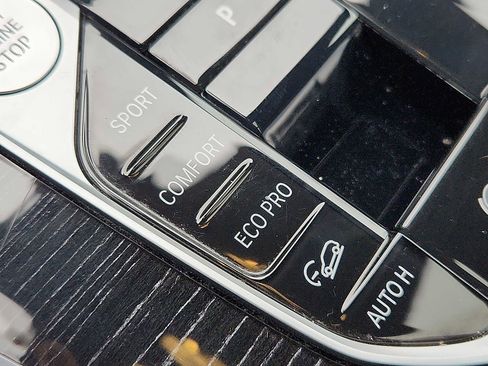 Certified 2024 BMW X7 xDrive40i w/ M Sport Package image 25