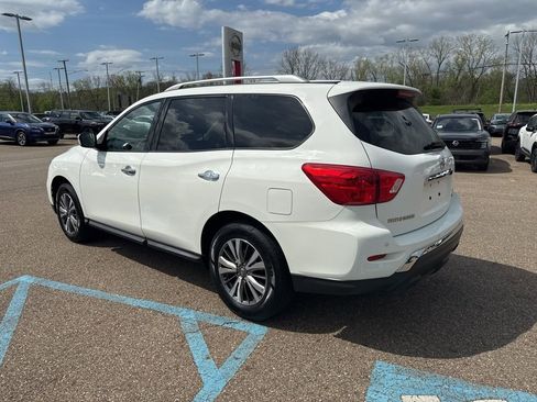 Used 2018 Nissan Pathfinder SV image 5