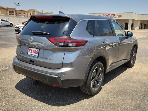 Used 2024 Nissan Rogue SV image 4