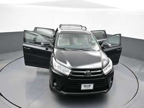 Certified 2019 Toyota Highlander XLE image 48