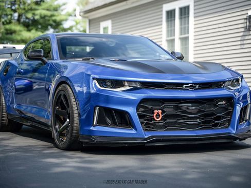 Used 2021 Chevrolet Camaro ZL1 RWD image 12