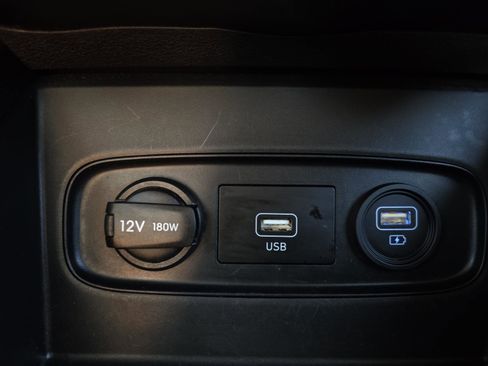 Used 2020 Hyundai Venue SEL image 22