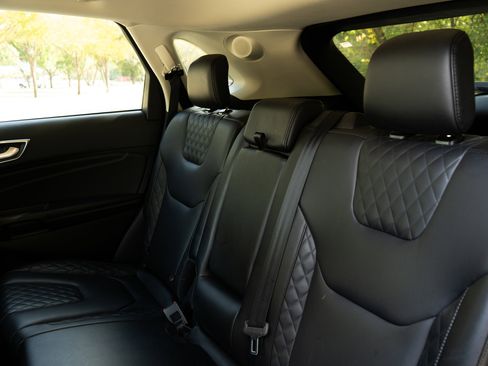 Used 2024 Ford Edge Titanium image 18