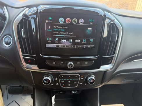 Used 2019 Chevrolet Traverse LT FWD image 27