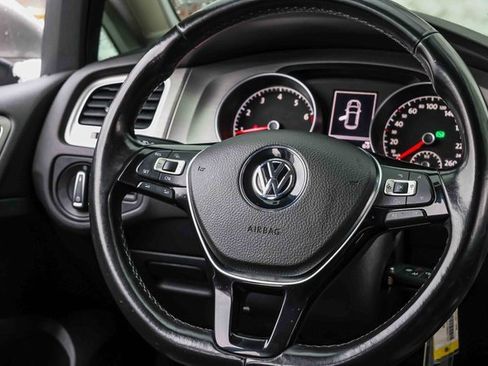 Used 2016 Volkswagen Golf SE image 13
