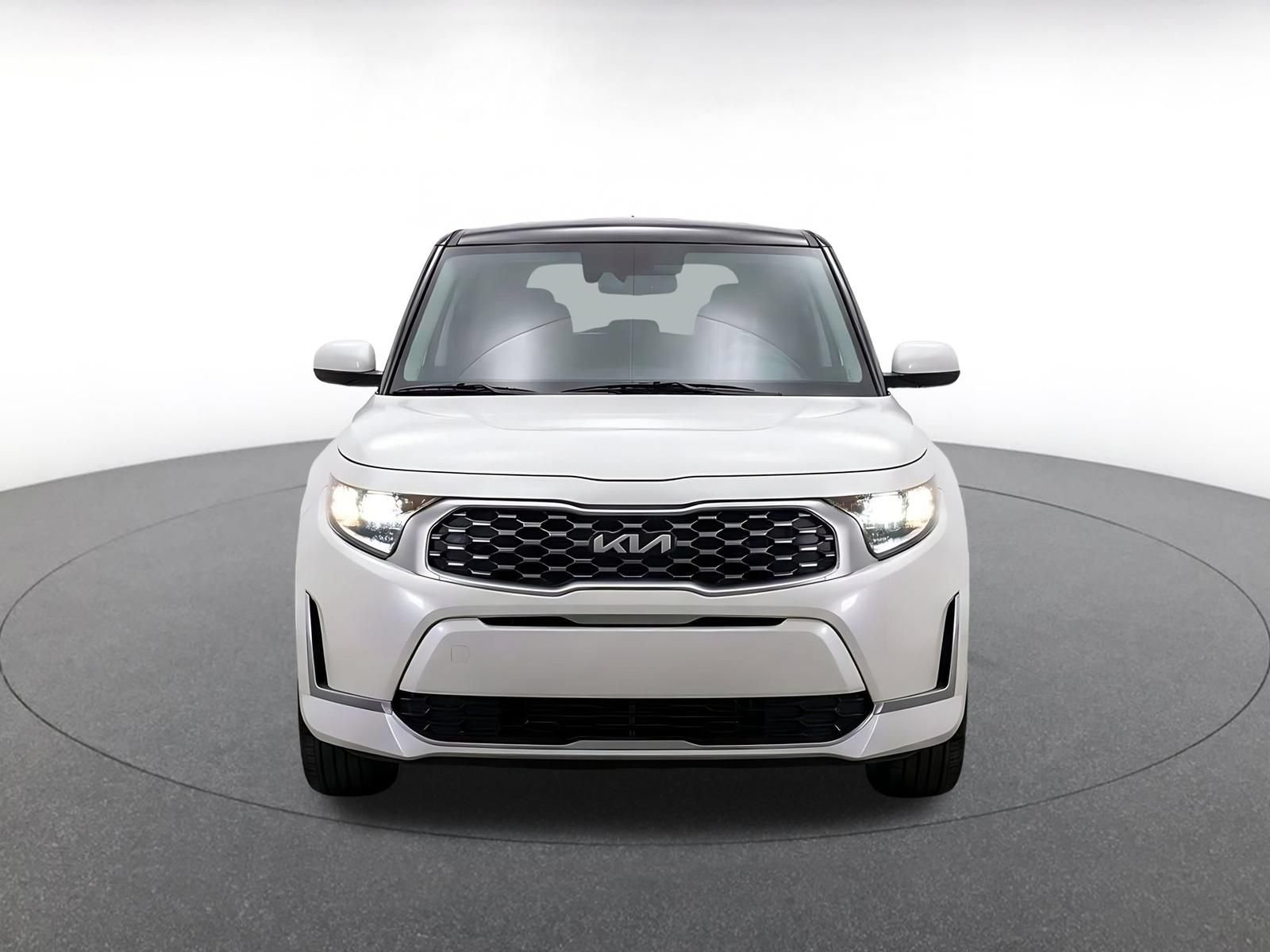 Used 2025 Kia Soul LX w/ LX Technology Package FWD image 2