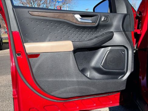 Used 2020 Ford Escape Titanium image 21