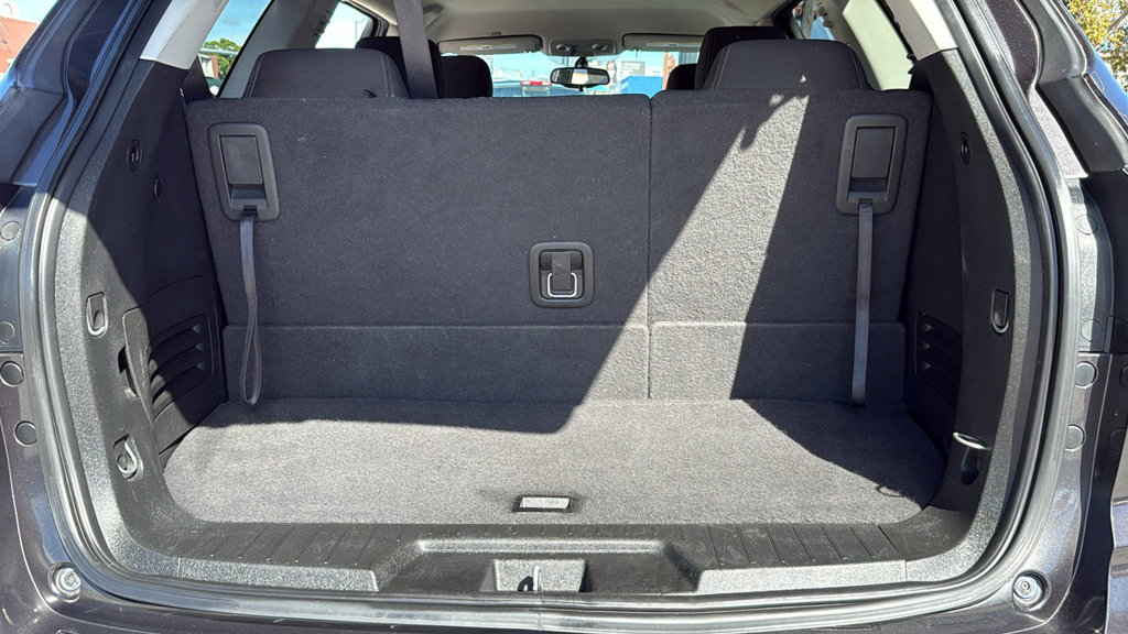Used 2017 Chevrolet Traverse LT FWD image 9