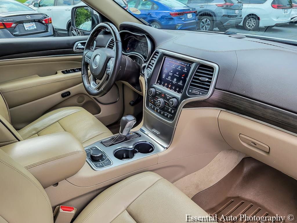 Used 2018 Jeep Grand Cherokee Overland AWD/4WD image 34