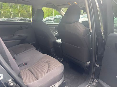 Used 2025 Toyota Highlander LE FWD image 43