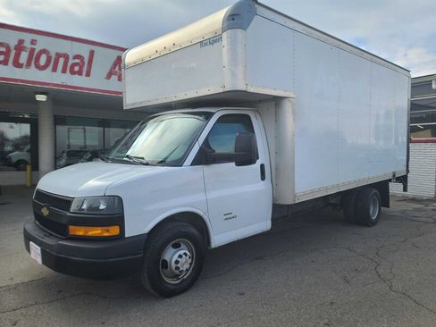 Used 2018 Chevrolet Express 4500 Extended w/ Driver Convenience Package image 2