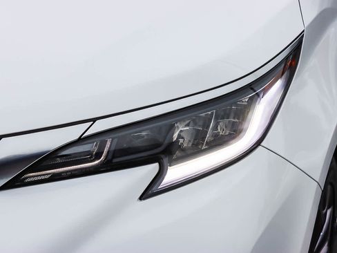 Used 2022 Toyota Sienna XSE image 7