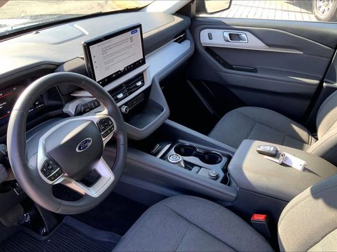 Certified 2025 Ford Explorer Active image 16