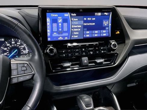 Used 2021 Toyota Highlander Limited image 8