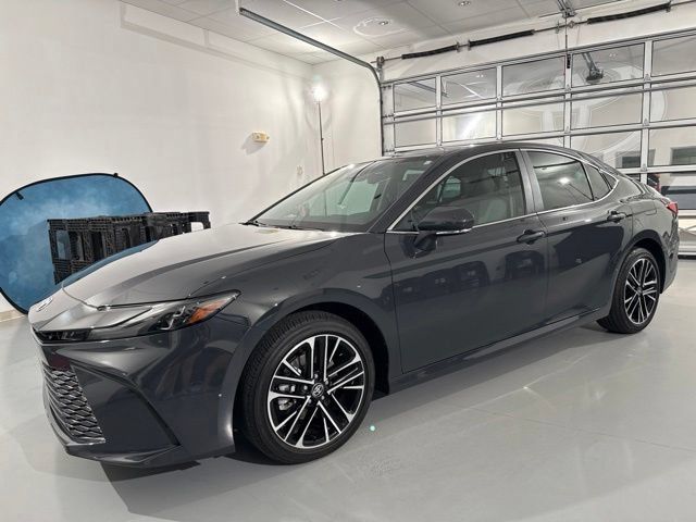 Used 2026 Toyota Camry XLE AWD/4WD image 3