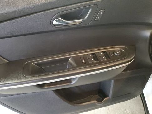 Used 2012 GMC Acadia SLE FWD image 12