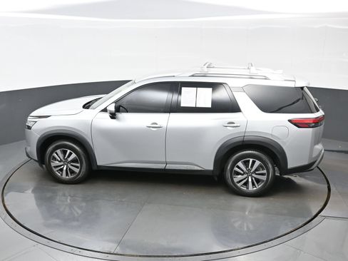 Used 2023 Nissan Pathfinder SL AWD/4WD image 39