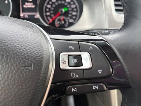 Used 2015 Volkswagen Golf TDI S image 19