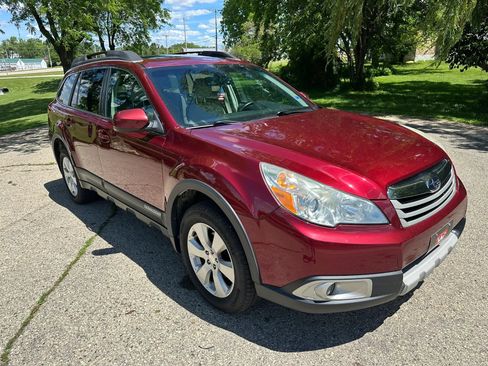 Used 2011 Subaru Outback 2.5i Limited w/ PWR Moonroof Pkg AWD/4WD image 4