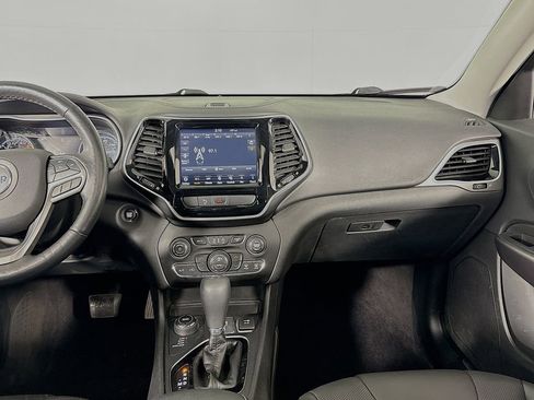 Used 2019 Jeep Cherokee Limited image 10