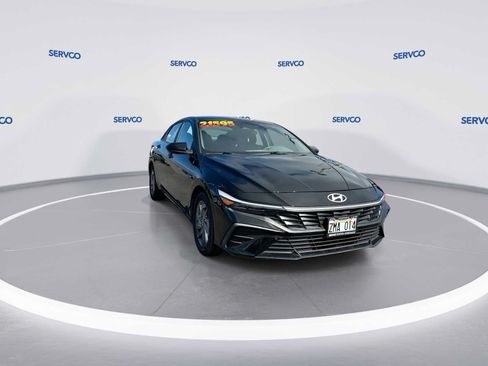Used 2024 Hyundai Elantra SEL FWD image 2