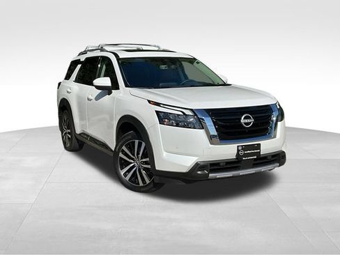 Certified 2025 Nissan Pathfinder Platinum w/ Cargo Package AWD/4WD image 1