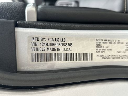 Used 2023 Jeep Grand Cherokee Limited image 35