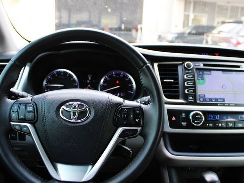 Used 2016 Toyota Highlander Limited w/ Driver Technology Package image 31