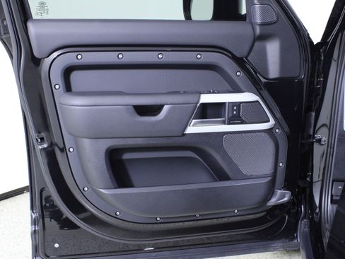 Used 2024 Land Rover Defender 110 S image 18