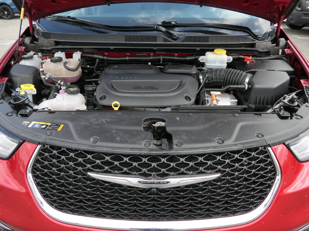 Used 2024 Chrysler Pacifica Limited FWD image 25
